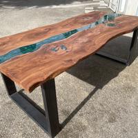 Tavolo legno e resina