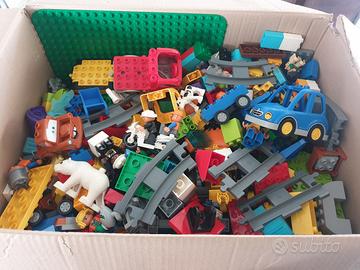 Scatolone 10kg di Lego Duplo con personaggi vari 