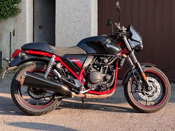 MOTO CAFFE' RACER SYM WOLF 300 NERA