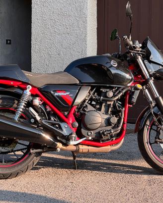 MOTO CAFFE' RACER SYM WOLF 300 NERA