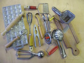 Utensili da cucina metallo e legno  12 PZ. vintage