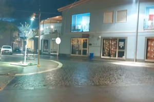 Villa indipendente con commerciale
