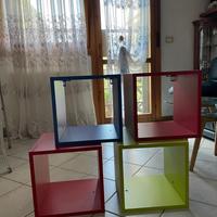 scaffali quadrati colorati