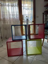 scaffali quadrati colorati