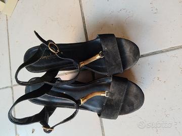 Scarpe con zeppa e gioiellino