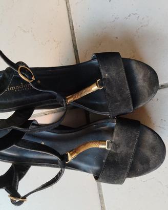 Scarpe con zeppa e gioiellino