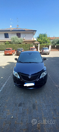 Lancia ypsilon elefantino blu
