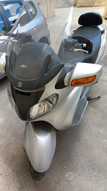 Burgman 650 Executive colore grigio metallizzato