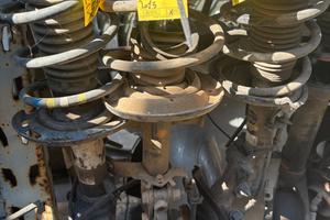 MONTANTE MOZZO ANTERIORE SINISTRO RENAULT CLIO 1.5