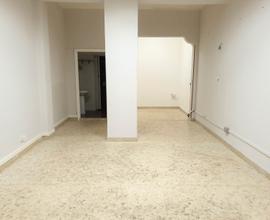 Locale commerciale cat. C1, negozio a Ladispoli