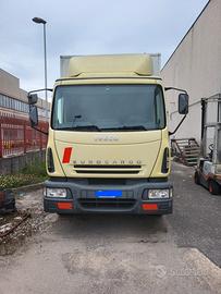 Camion Iveco eurocargo 150e28 280 frigo con sponda