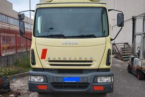 Camion Iveco eurocargo 150e28 280 frigo con sponda