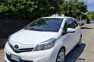 Toyota Yaris III 1.0 3 porte euro5 Active 2013