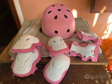 Kit casco + protezioni roller/skateboard