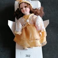 Bambolina in ceramica