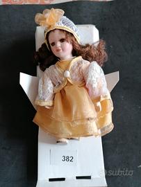 Bambolina in ceramica