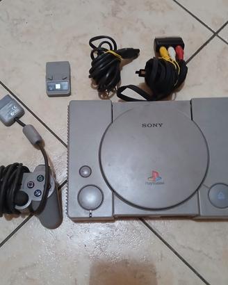 PlayStation 1 con controller e Memory Card