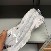 Lotto scarpa+calzini