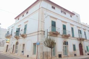Attico in buone condizioni con terrazzo a livello