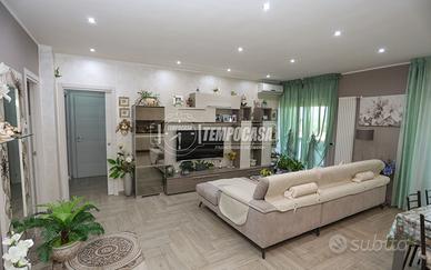 3 VANI MODERNO + 2 ACC. CON BOX E POSTO AUTO