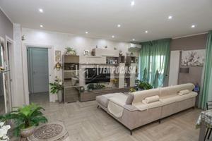 3 VANI MODERNO + 2 ACC. CON BOX E POSTO AUTO