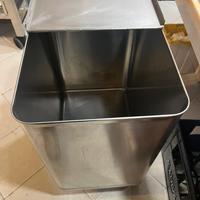 Stock Tramoggia -tricarne -porta piatti ecc