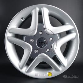 Cerchi in lega momo ferrari da 16” clio