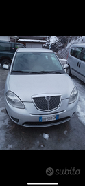 Auto Lancia y