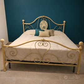 Letto matrimoniale in ferro battuto 