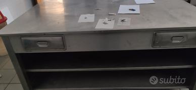 Tavolo acciaio da pasticceria
