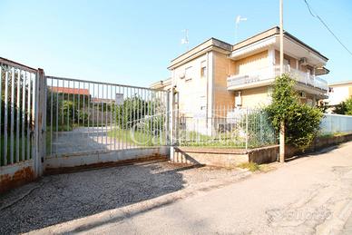 Box auto a Frignano