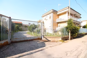 Box auto a Frignano