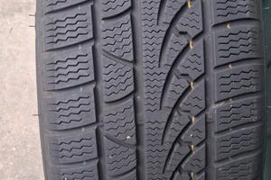 4 pneumatici invernali Starmaxx 215/50 R18 92V 