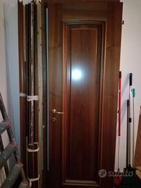 Porta in legno massello per interno