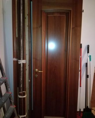 Porta in legno massello per interno