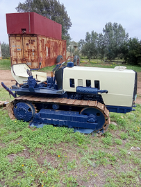 Trattore Lamborghini cingolato vigneto