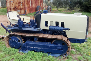 Trattore Lamborghini cingolato vigneto