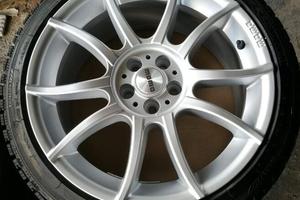 Cerchi in lega MOMO 17" con gomme neve - foratura