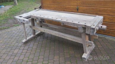 Antico banco da falegname