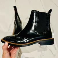 Stivaletto nero pelle mini borchie