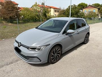 Volkswagen Golf 8 Life 1.5 TGI 130 CV DSG - 45000k