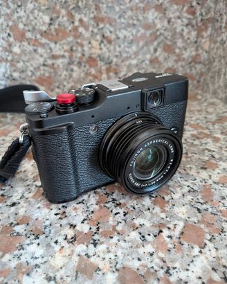 Fujifilm X10 LEGGI BENE