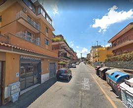 CASETTA MATTEI - Locale commerciale con vetrina