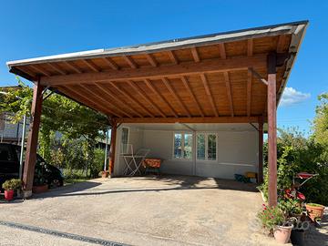 Tettoia in legno con termocopertura + casotto