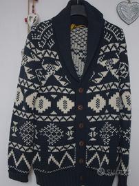 Cardigan pesante disegni nordici blu e beige.