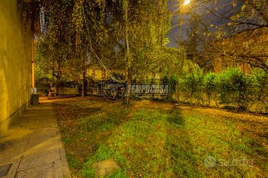 VILLETTA DI TESTA CON GIARDINO SU TRE LATI,CORREGG