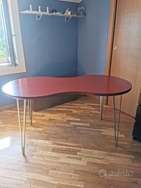 Scrivania IKEA VIKA MANNE con gambe VIKA INGE