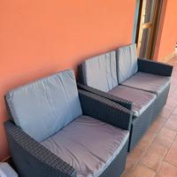 Set divanetto e poltrone con tavolo contenitore