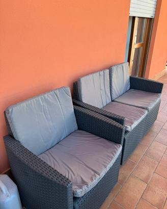 Set divanetto e poltrone con tavolo contenitore