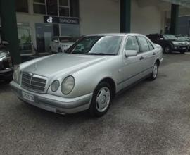 Mercedes-Benz Serie E E 250 diesel cat Classica